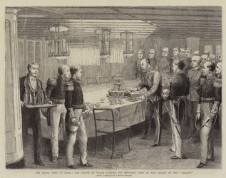 Królewska wizyta w Indiach, książę Walii kroi tort urodzinowy w salonie Serapis